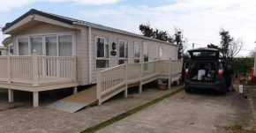 PRIVATELY OWNED Stunning Caravan Seawick Holiday Park St Osyth